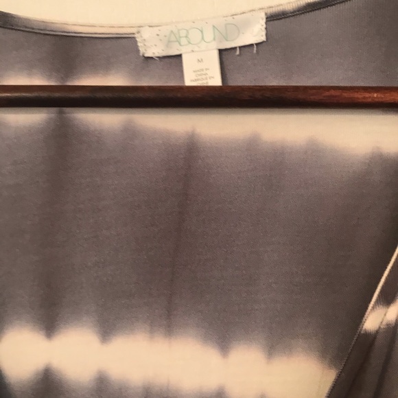 Fitted wrap dress - Picture 3 of 4